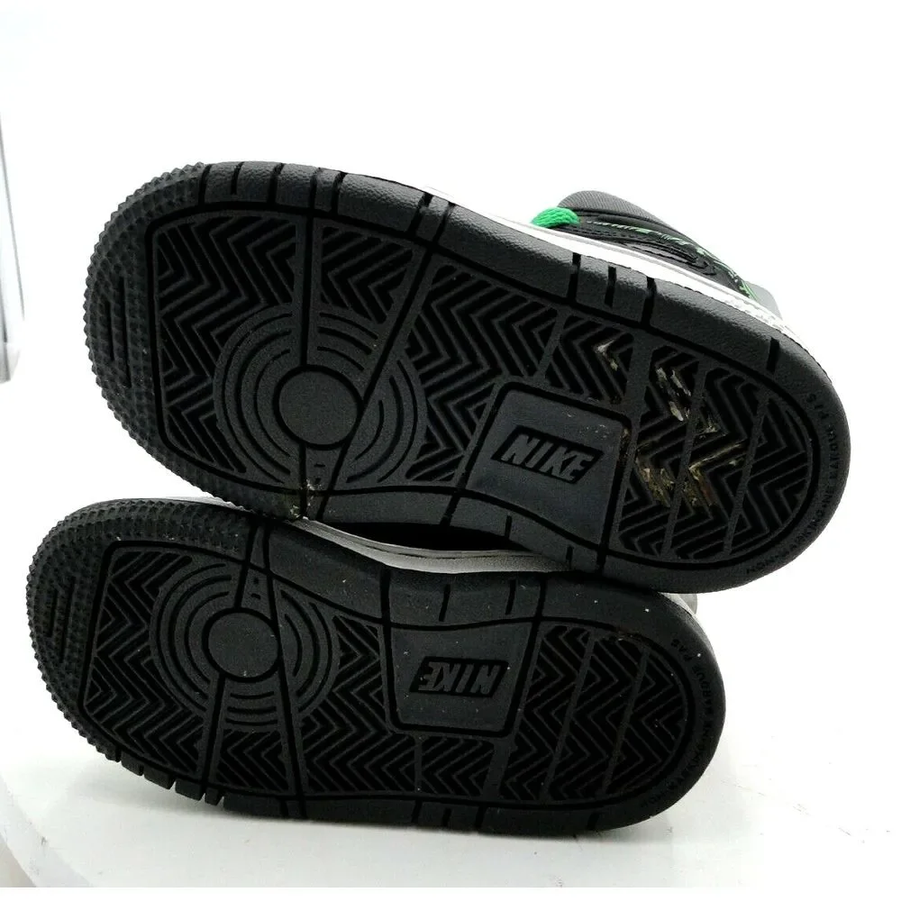 Nike court invader